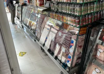 cliente con vitrina para carnes